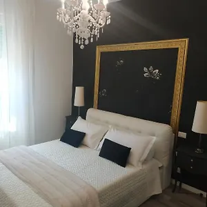 Aurora Flowers - Two And Free Parking Near Center And Train Station , Modena Italien